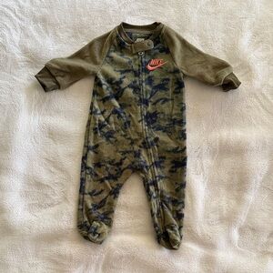 Nike Kids Olive and Black Camouflage Footie